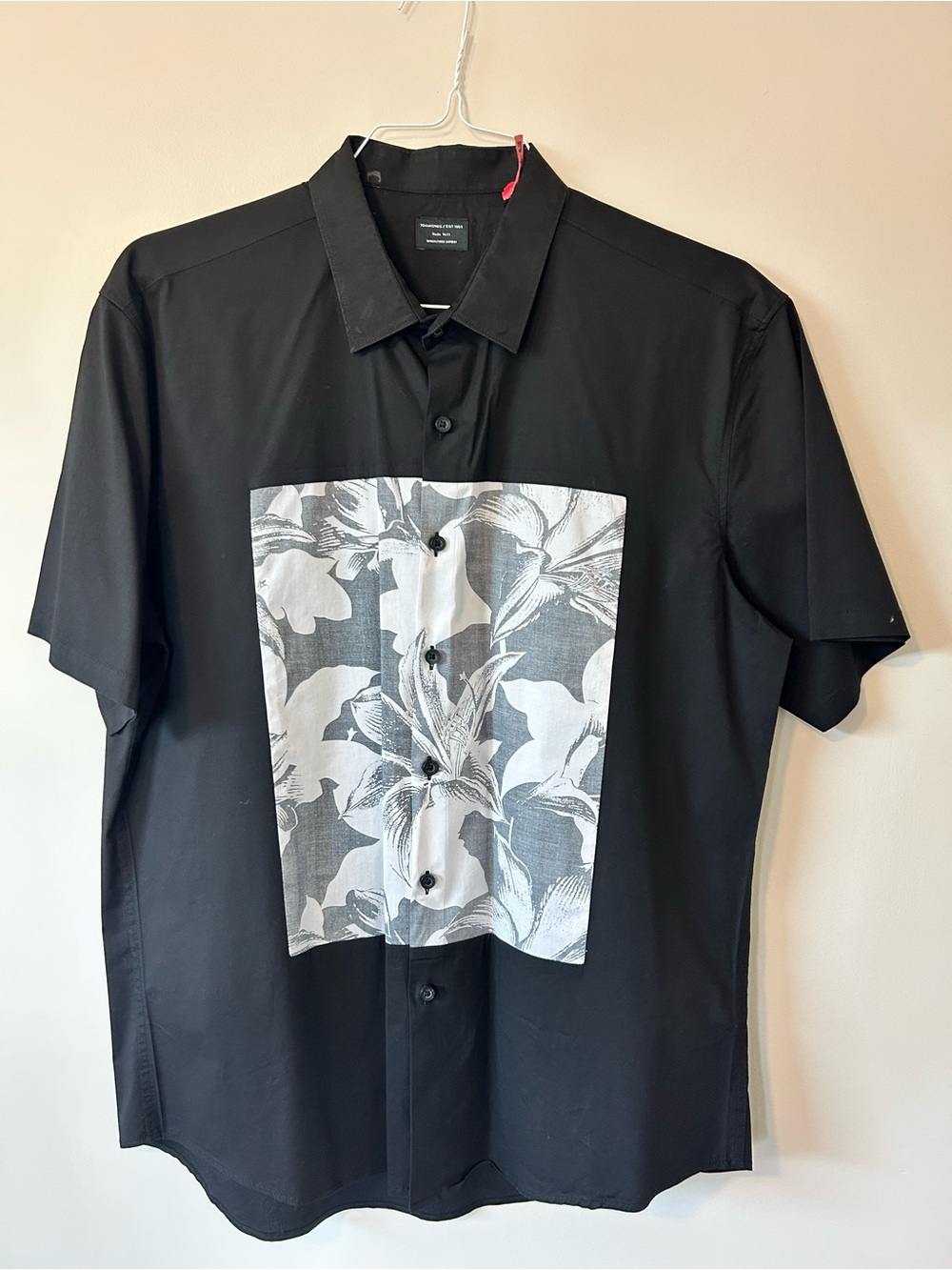 7 Diamonds Black Short-Sleeve Button-Down with White Floral Panel *Dry Cleaned*
